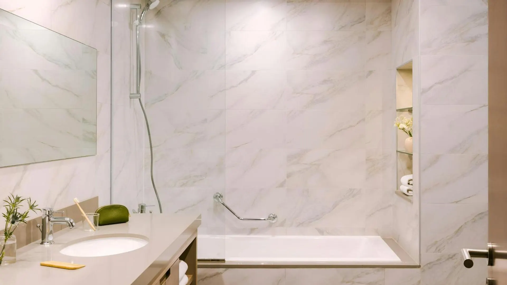 Sonder By Marriott Bonvoy Downtown Towers Apartments